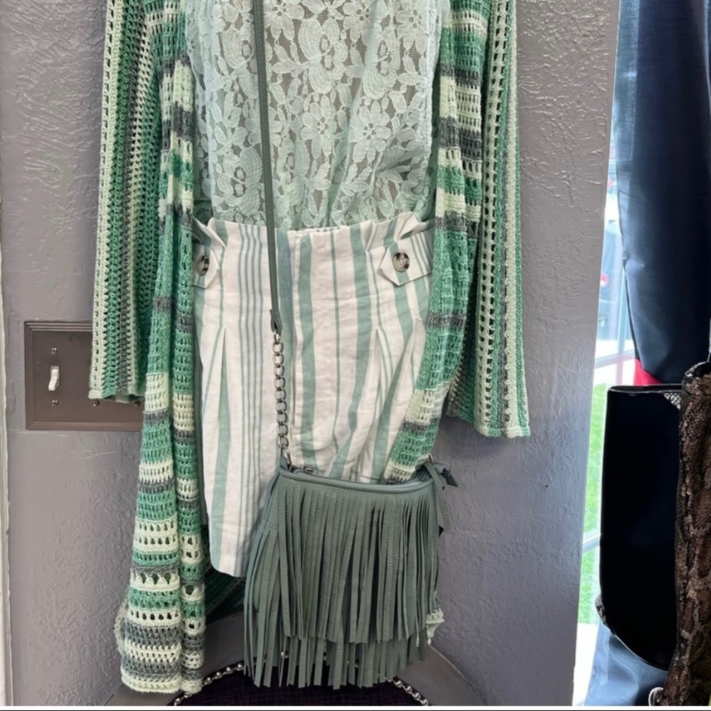 Lace tank with studs - Picture 3 of 3